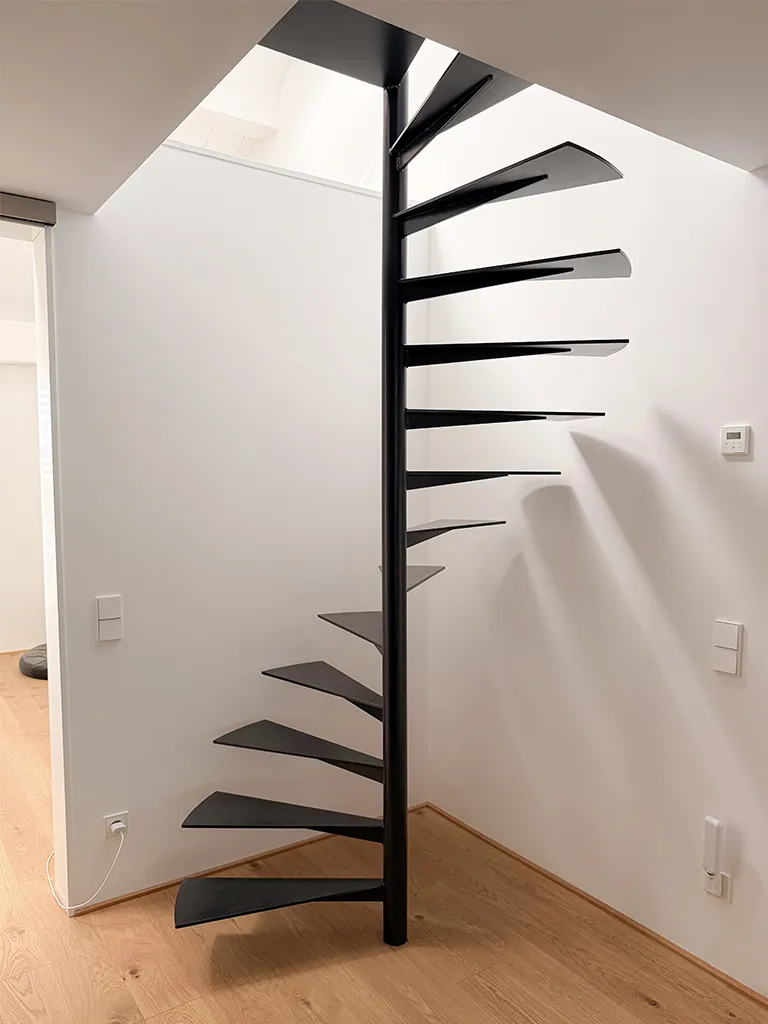 Raumspar-Spindeltrepe in minimalistischem Design